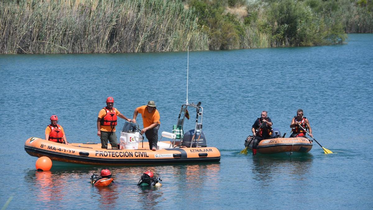 Las imágenes de la búsqueda del joven ahogado en el Lago Azul