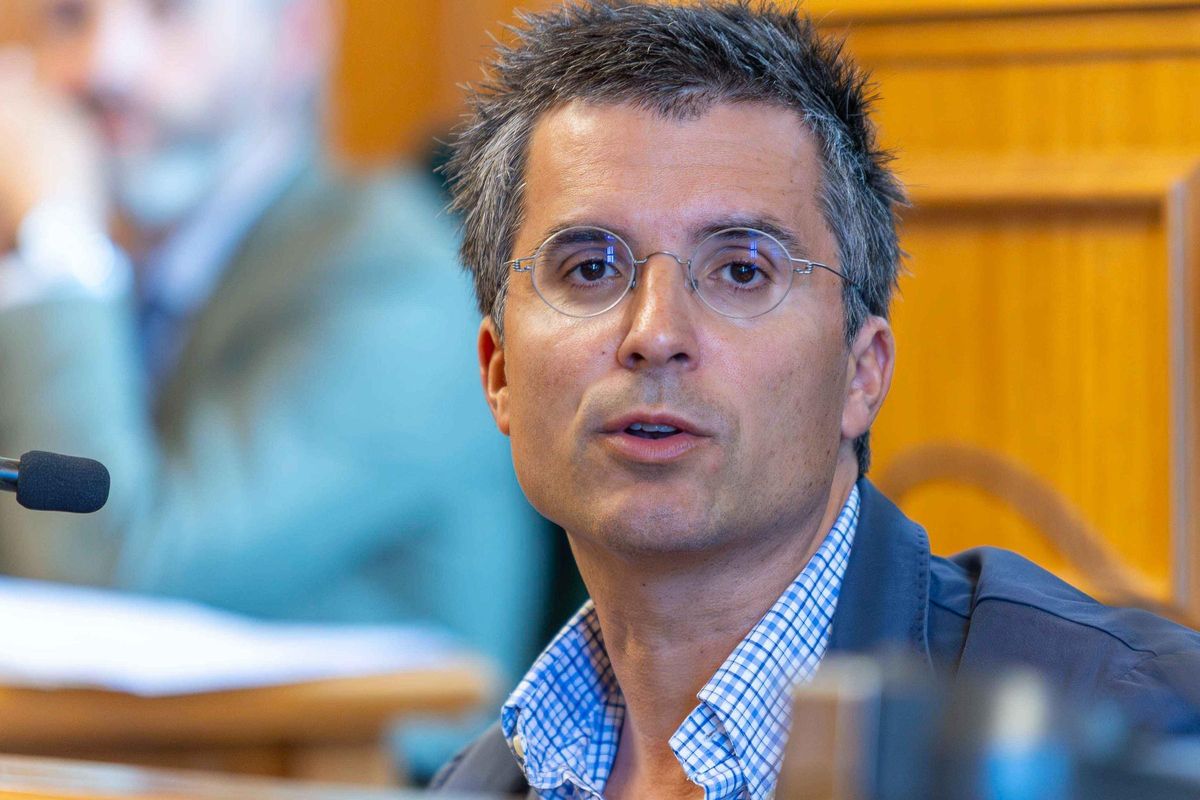 O pleno compostelán dille 'Si' á ordenanza da taxa turística pese á critica da oposición