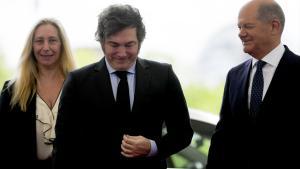 El presidente de Argentina, Javier Milei, con su homólogo aleman, Olaf Scholz
