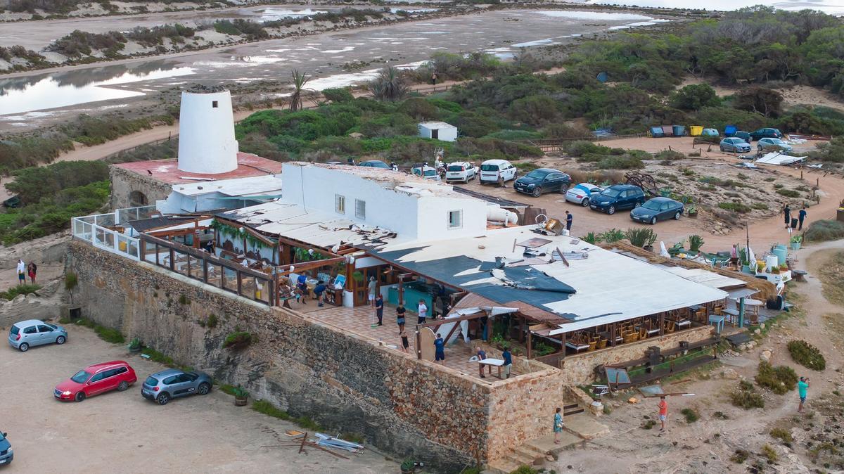 Un restaurante de Formentera, dañado por el paso de la DANA