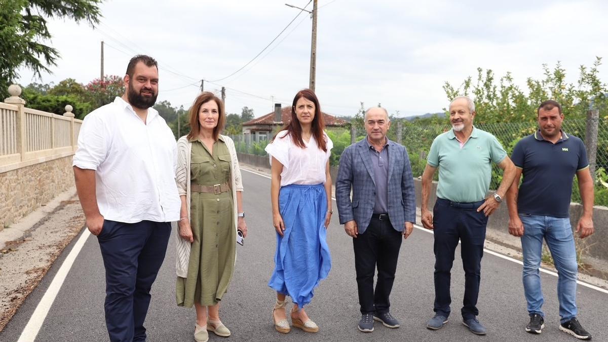 Visita institucional a las mejoras de ifraestruturas en Rois.