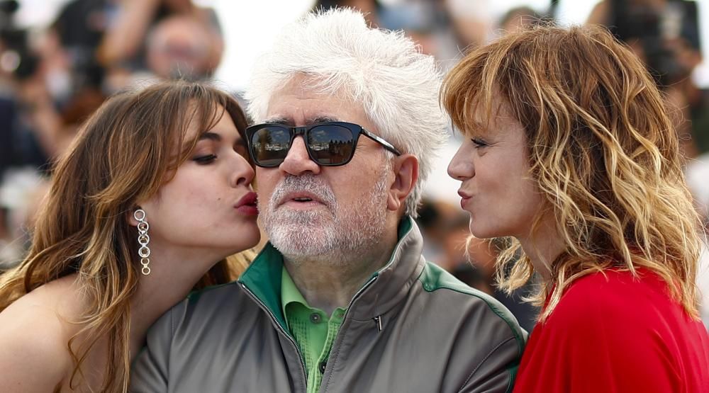 Pedro y sus 'chicas Almodóvar' llegan a Cannes