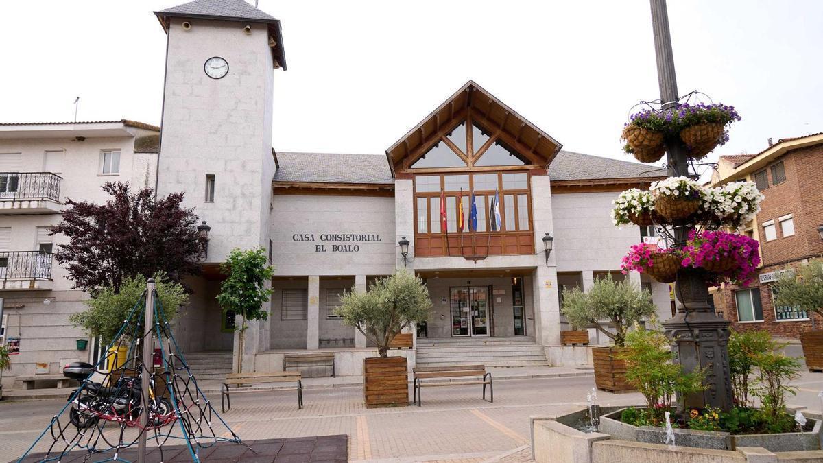 La Comunidad de Madrid mejora las plazas mayores de diez municipios con una inversión de cerca de 2 millones de euros.