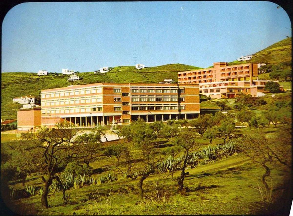 El Colegio de Los Olivos, en pleno campo en los inicios, a finales de los 60.