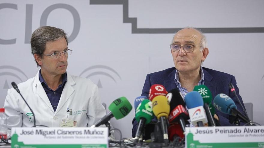 El portavoz del Gabinete Técnico de Listeriosis, José Miguel Cisneros, junto al subdirector de Protección de Salud, Jesús Peinado.