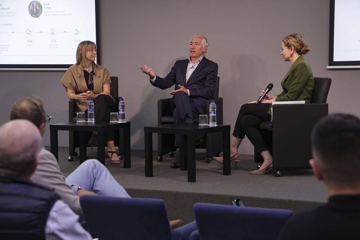 Adolfo López Rausell, partner de Jordé Mobility de Autoescuela Jordá, explicó las características de los planes de movilidad para empresas.