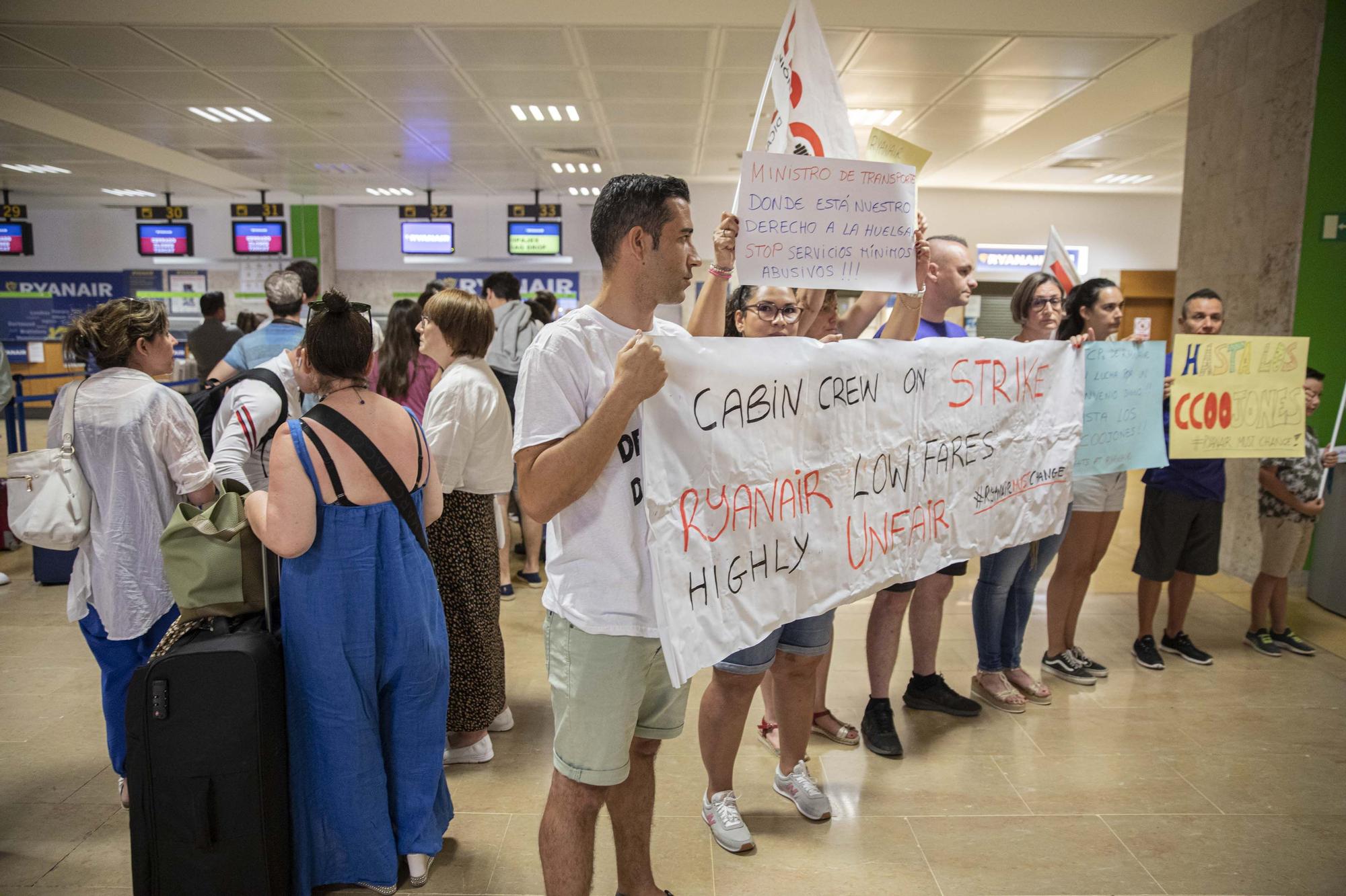 Normalitat en el primer dia de vaga de Ryanair a Girona