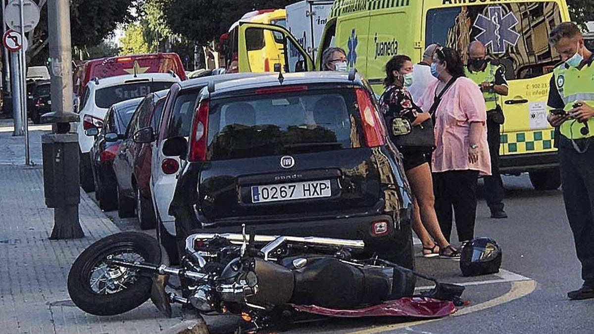 Accidente en Palma chocan un coche y una moto