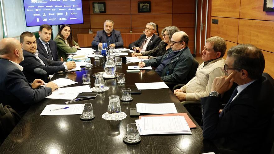 De izquierda a derecha: Tomás Mayoral, José Ángel Pérez, José Sandoval, Sara Rubira, José Alberto Pardo,
Mario Urrea, Beatriz Miguel, Francisco Cabezas, Mariano Zapata y José Luján.  juan carlos caval