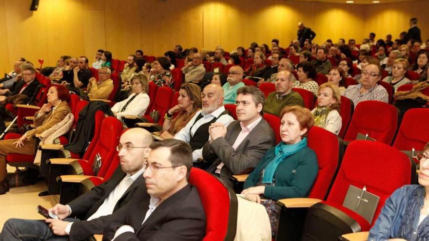 Asistentes a la jornada de ayer en el Hospital de Cabueñes sobre esclerosis múltiple.