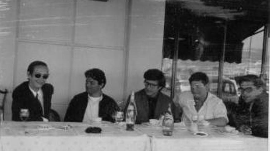 De izquierda a derecha, Jacques Stern, Gregory Corso, Peter Orlovsky y  Allen Ginsberg en Saint Tropez.