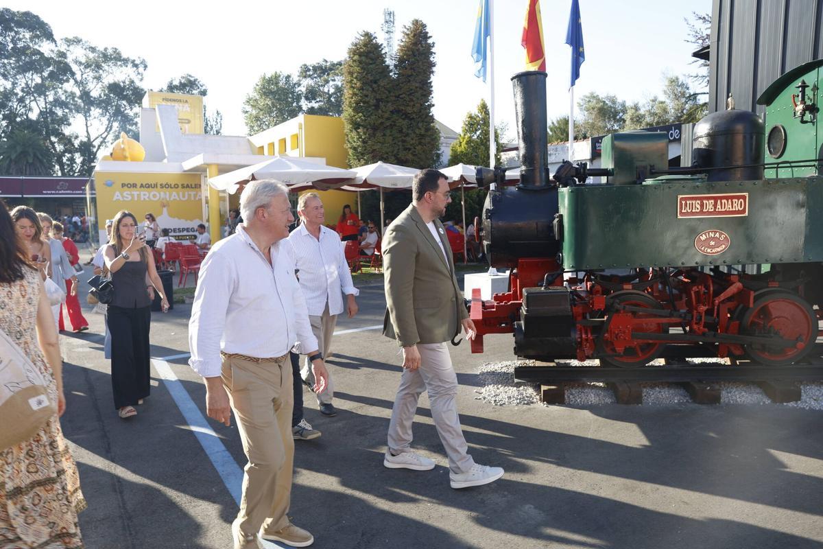La visita de Adrián Barbón a la Feria de Muestras, en imágenes La visita de Adrián Barbón a la Feria de Muestras, en imágenes