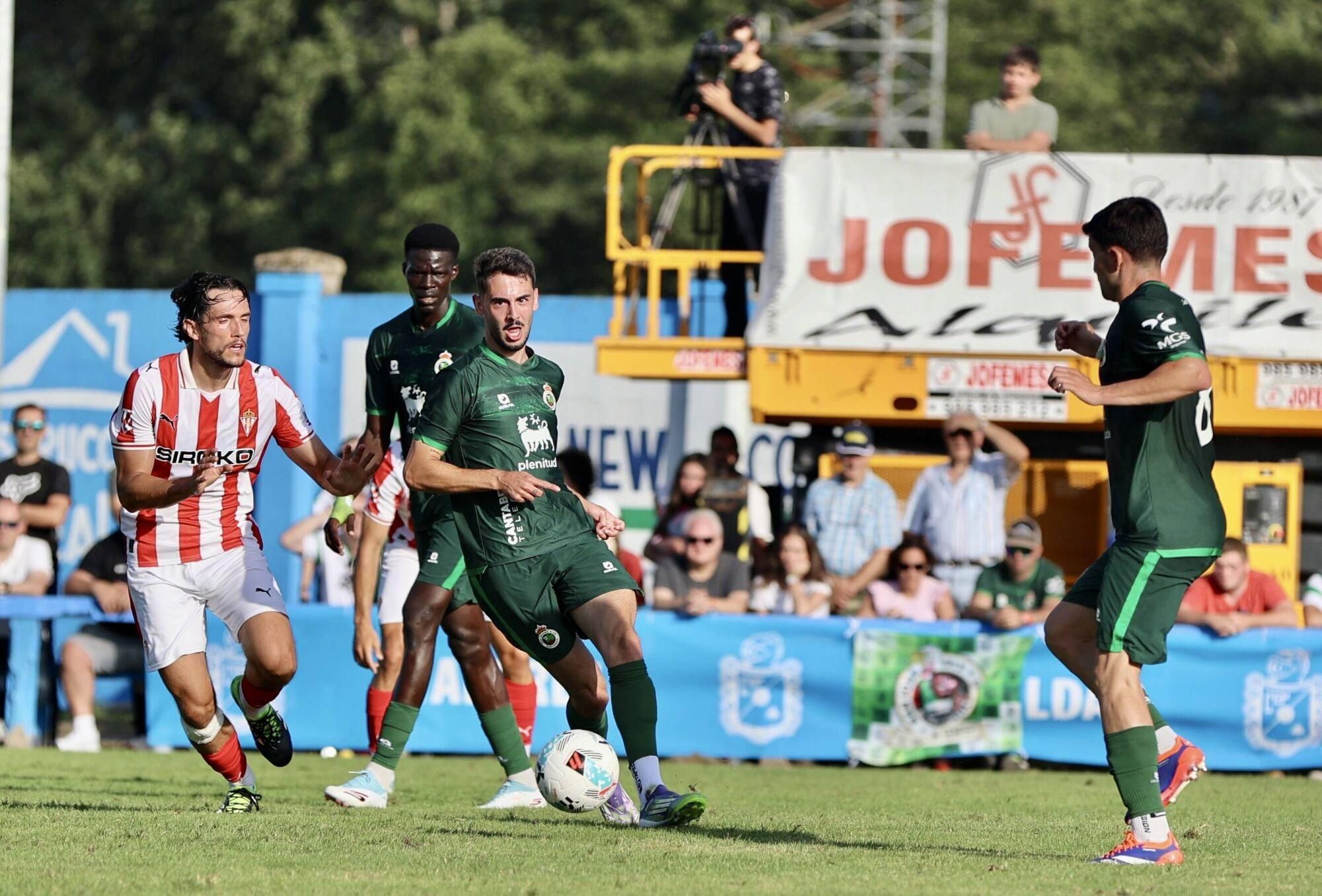EN IMÁGENES: Amistoso de pretemporada en Grado entre Sporting y Racing de Santander