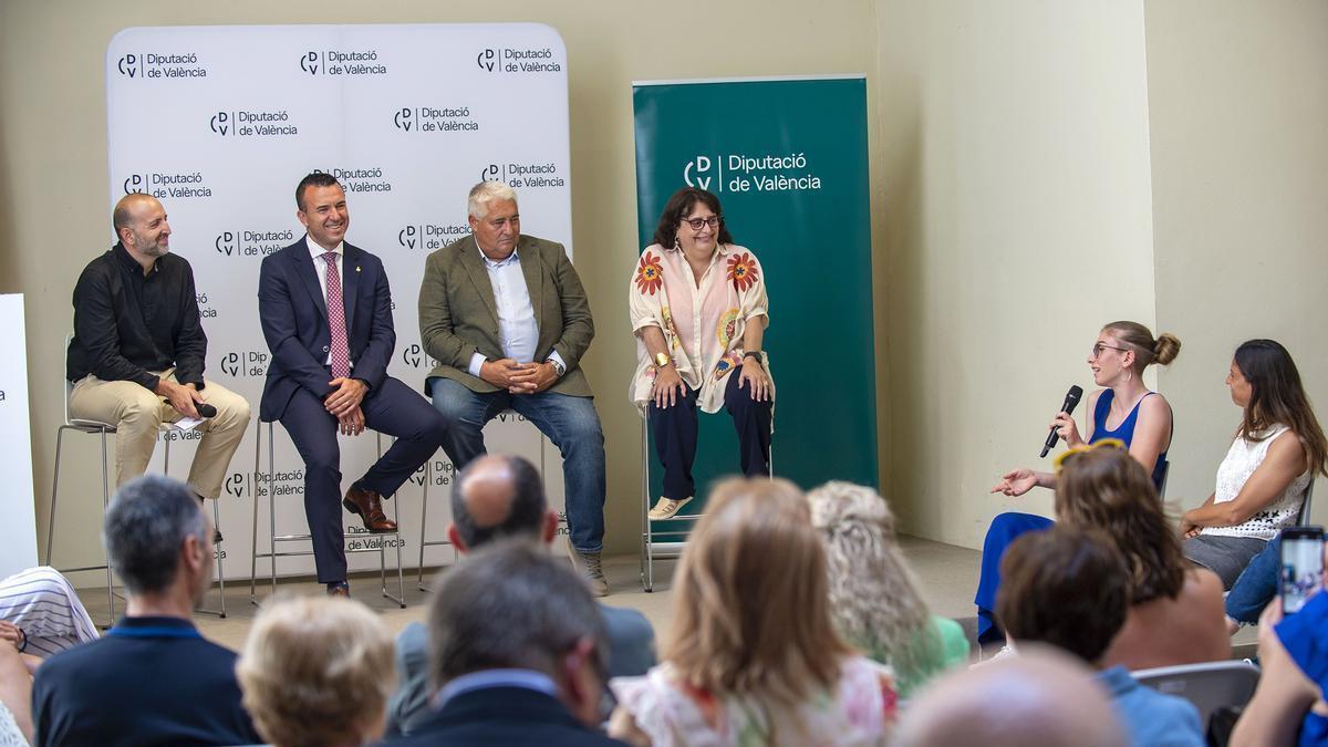 Nova edició del llibre que visibilitza a les dones esportistes valencianes