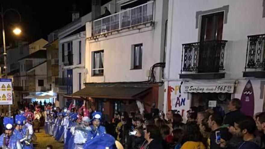 Santa Eulalia celebra el Carnaval con baile de máscaras y pincheo