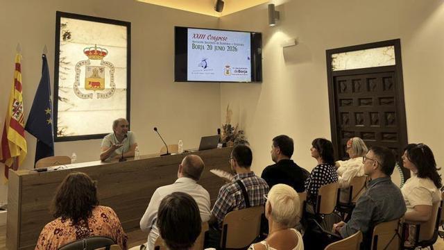 El XXIII Congreso de la Asociación Aragonesa de Escritoras y Escritores reunió en la Casa de las Conchas de Borja a Pilar Aguarón, presidenta de la entidad, el escritor borjano Luis Zueco y las escritoras e historiadoras Anabel Lapeña y Ana Segura. Autores y vecinos se dieron cita en esta jornada de intercambio y reflexión cultural.