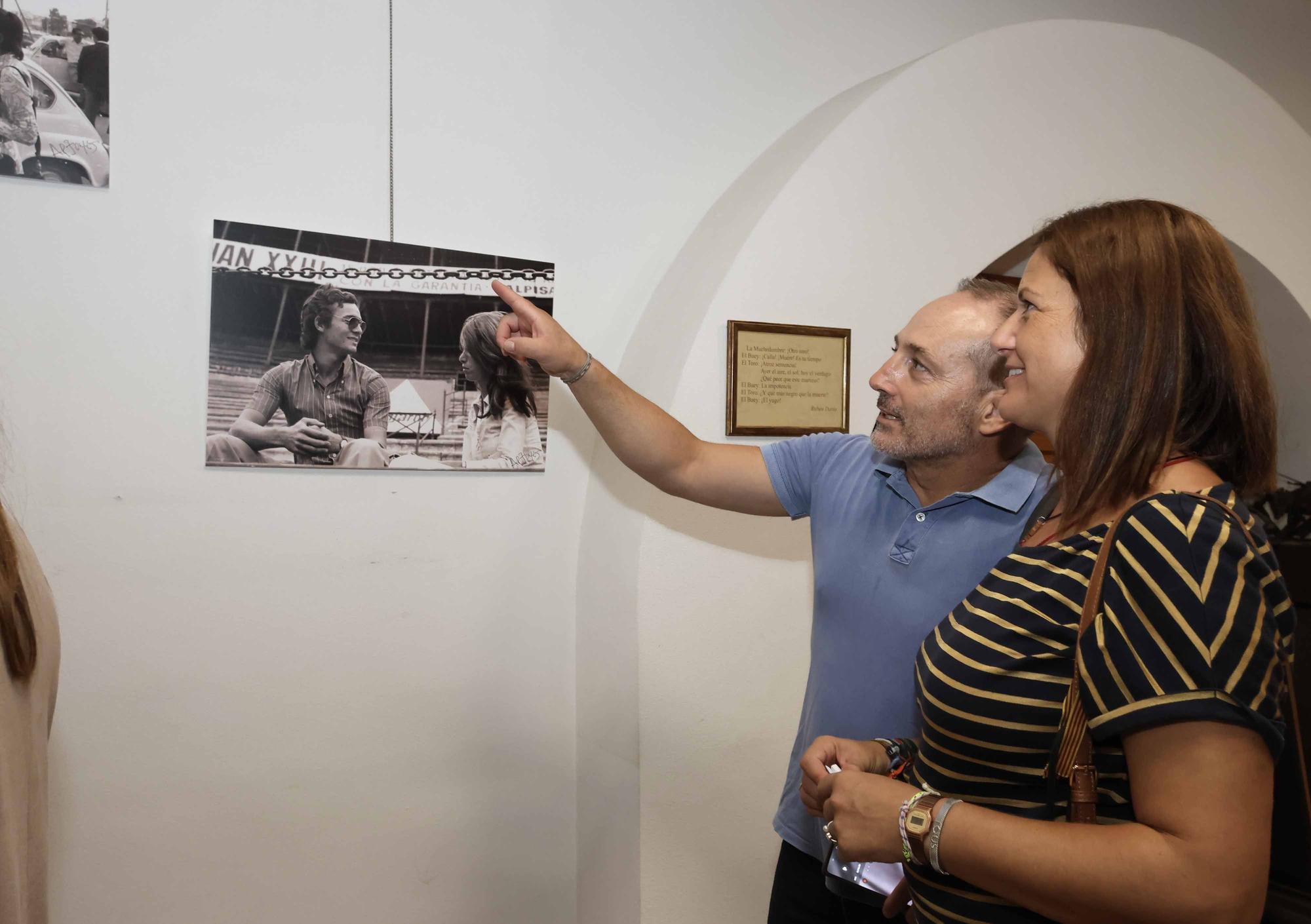 Inauguración de la exposición fotográfica de Manzanares(padre) con la cámara de Perfecto Arjones