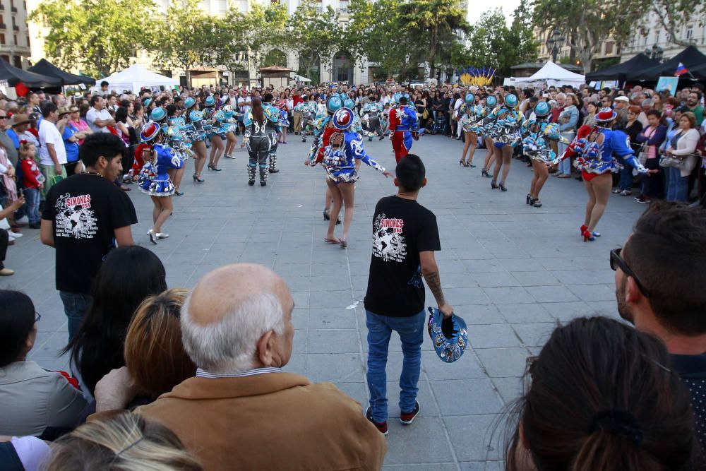 Fiesta multicultural en la Plaza del Ayuntamiento