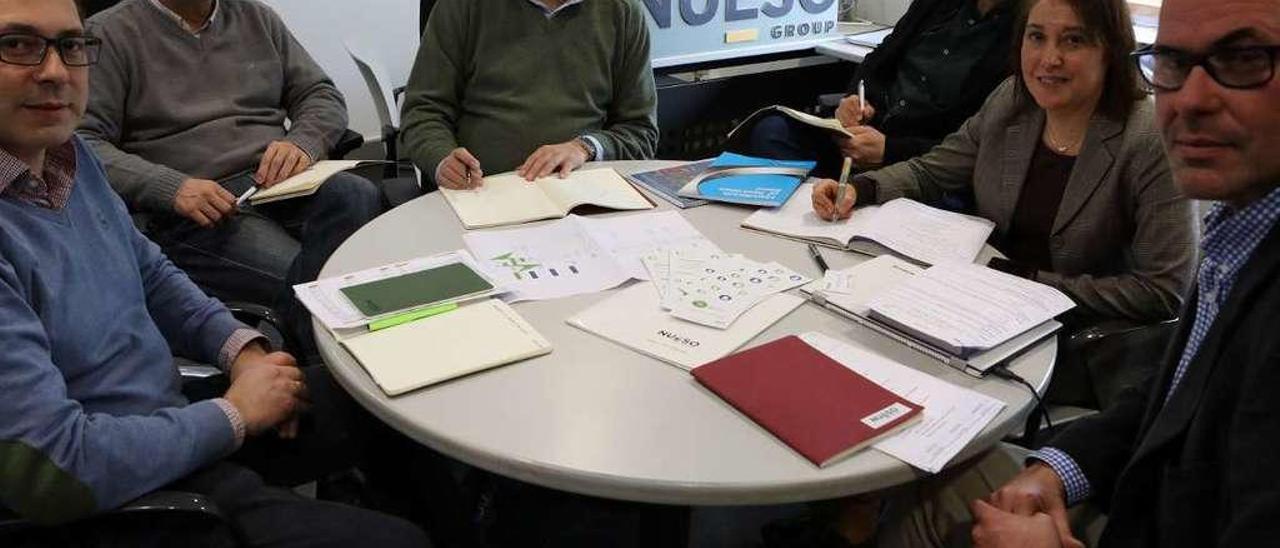 En el centro, Luis Vallina, con sus compañeros de proyecto.