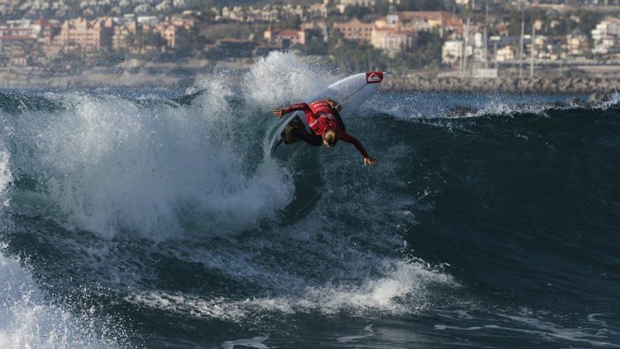 Nadia Nalesso en plena acción durante el Spring Surfest Las Américas Pro.