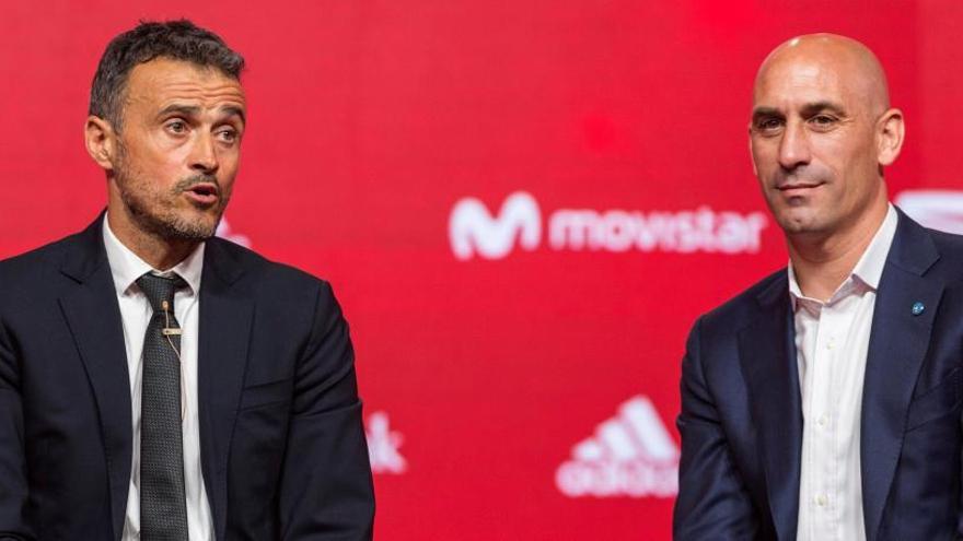 Luis Enrique, junto a Luis Rubiales.