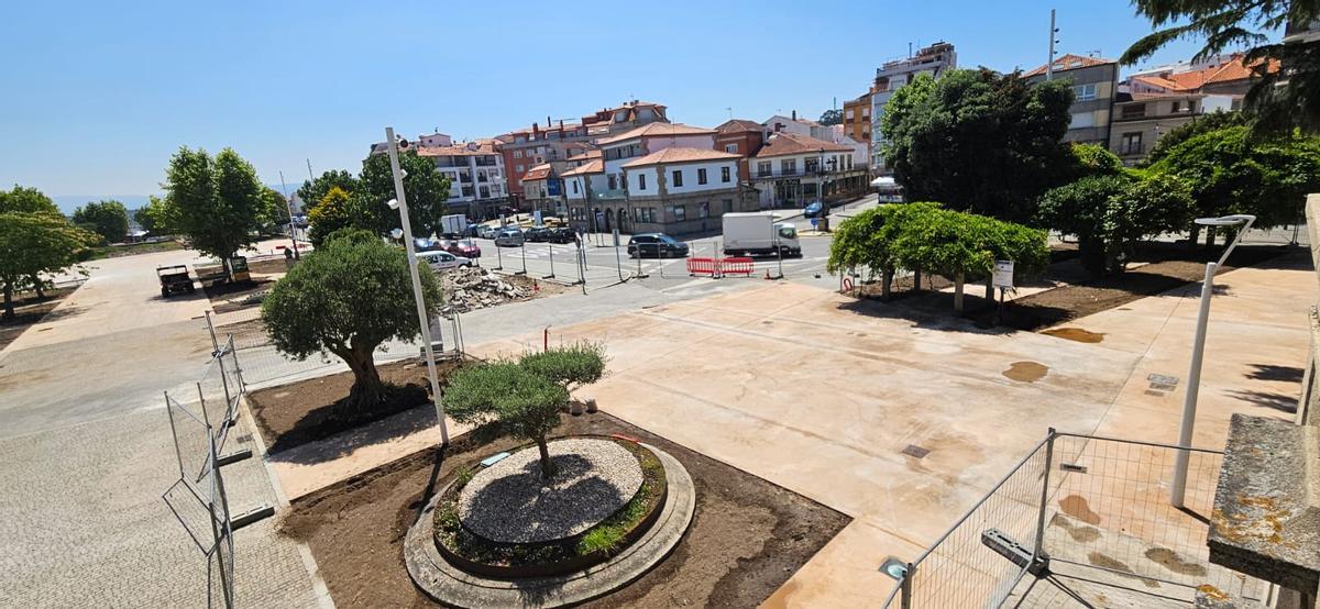 Las obras en la plaza de O Corgo.