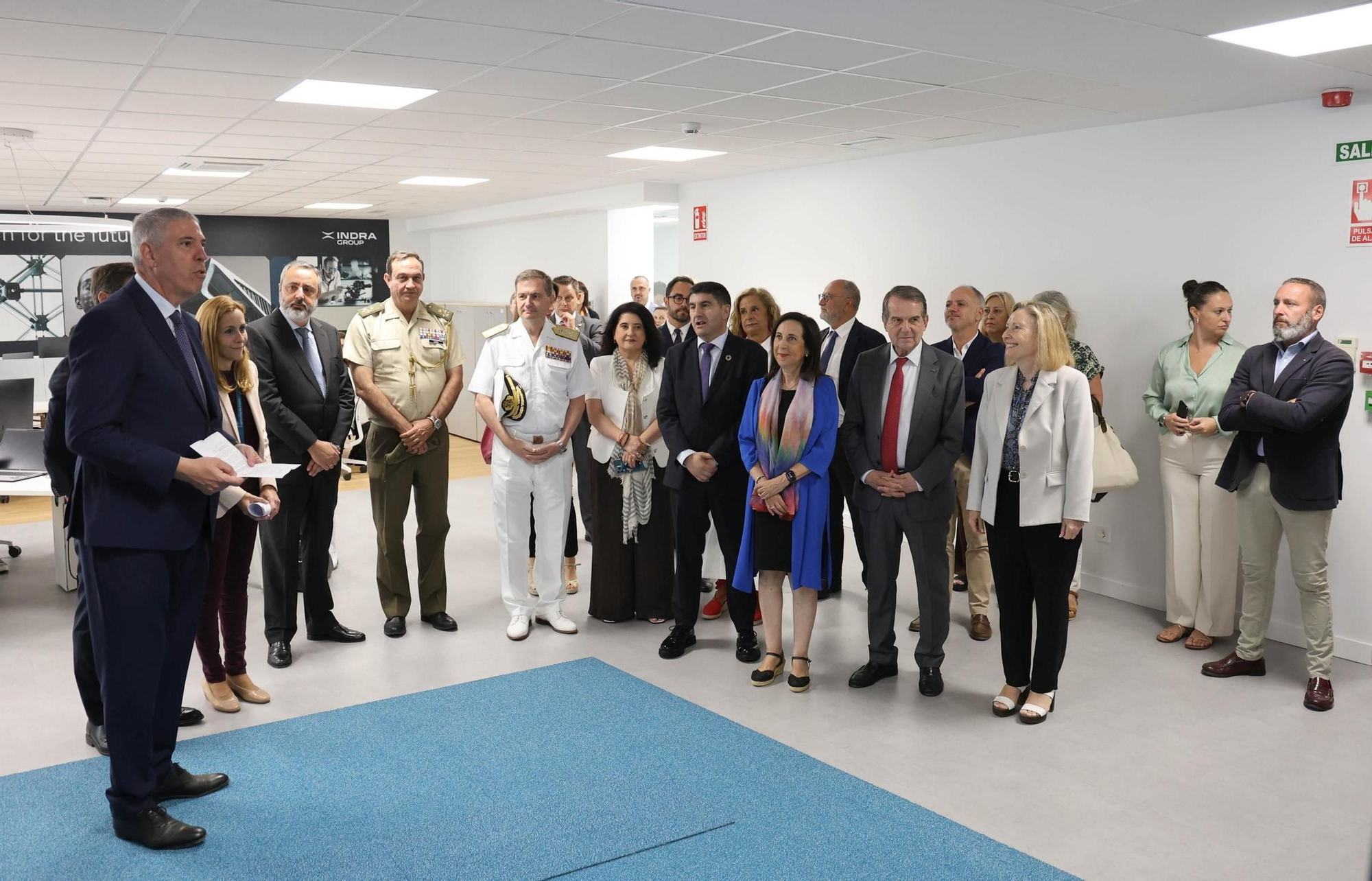 La ministra de Defensa, Margarita Robles, visita la sede de Indra en Vigo