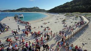 Visitantes en las Islas Cíes.