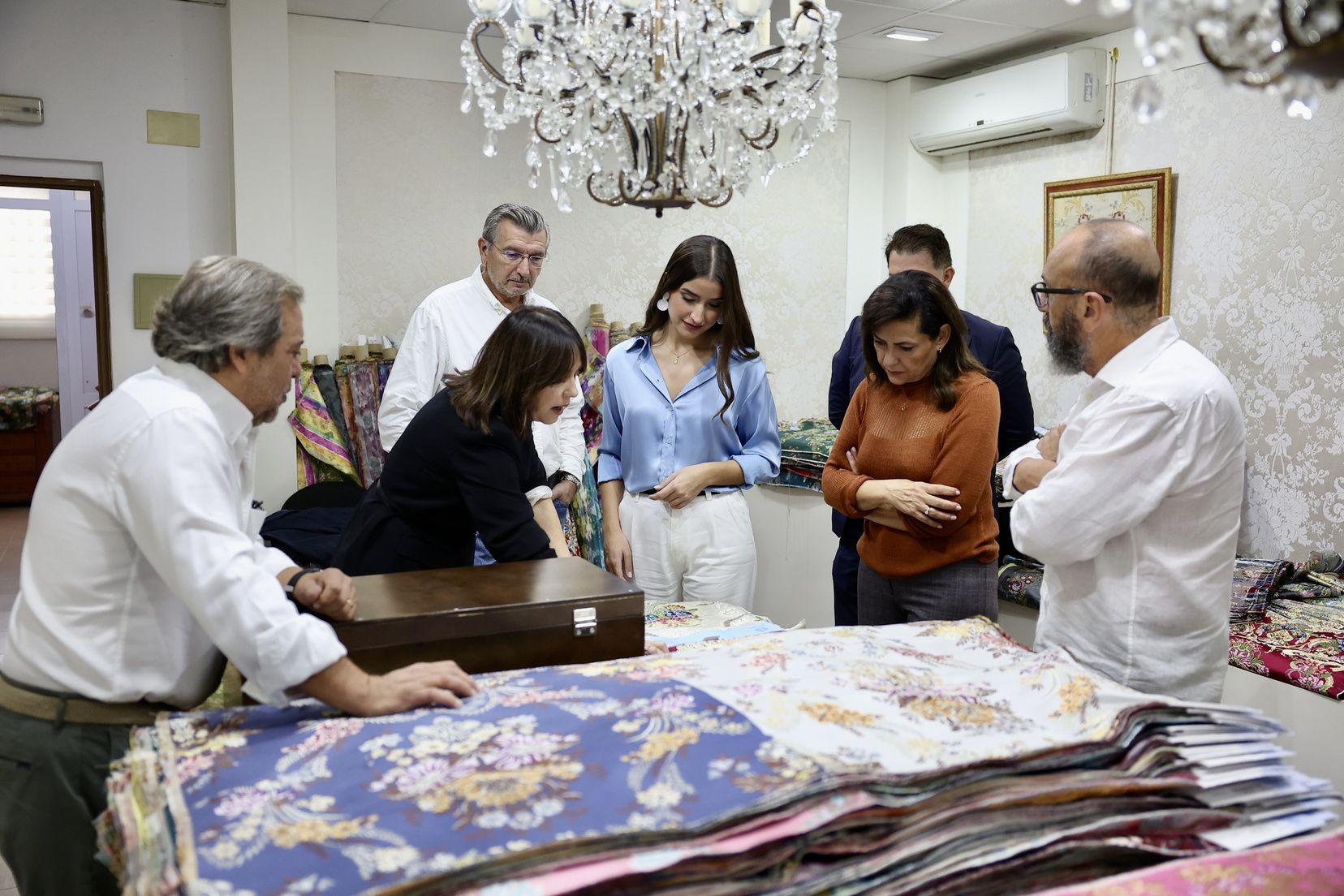 Carmen y Marta eligen sus espolines "Fallera Mayor de València"