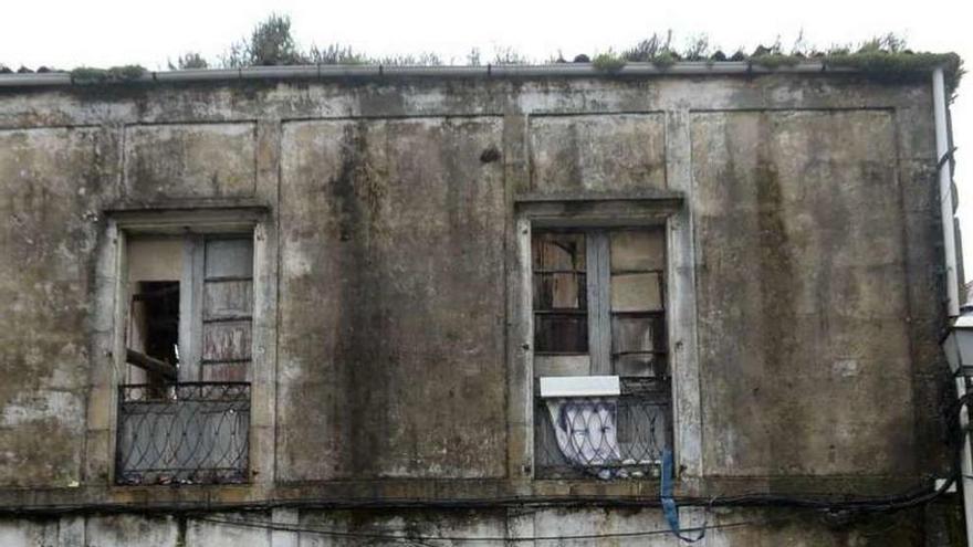 El edificio en ruinas de la Praza do Castro. // Noé Parga