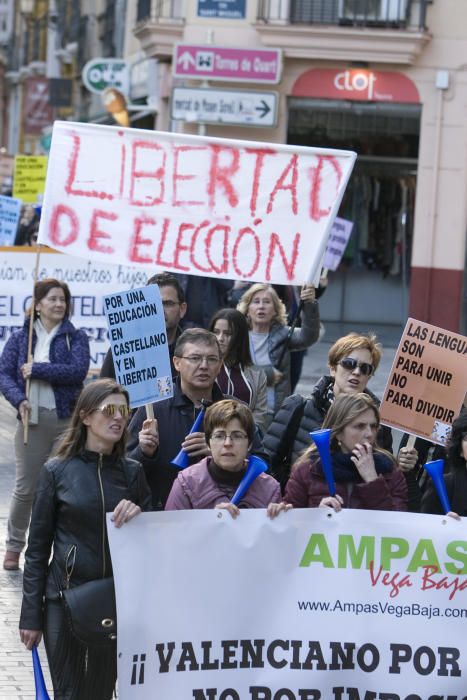 Manifestación en València contra el plurilingüismo