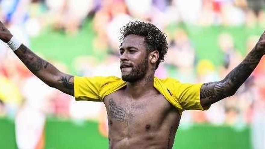 Neymar celebra un gol en el amistoso con Brasil de ayer.