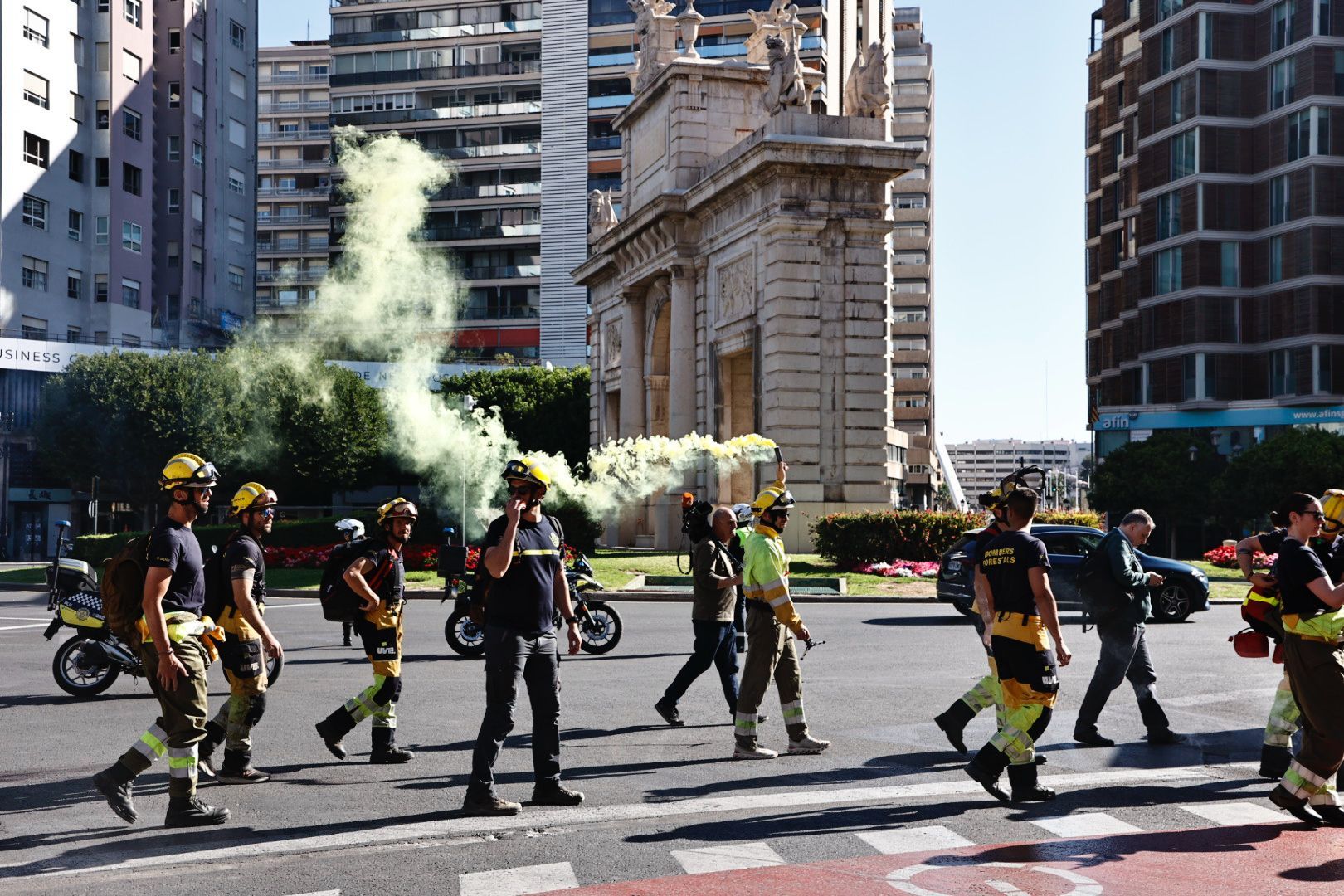 Manifestación en València de los bomberos forestales