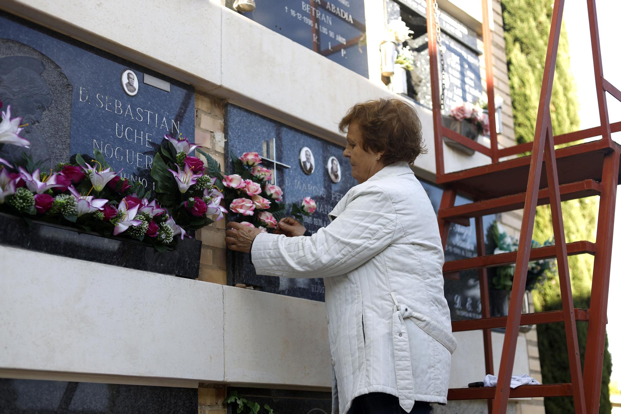 El cementerio de Torrero recibe ya a los visitantes más adelantados por Todos los Santos