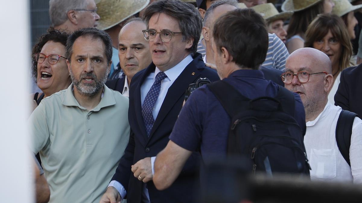 Llegada del líder de Junts Carles Puigdemont a las inmediaciones del Palau de la Generalitat de Catalunya.