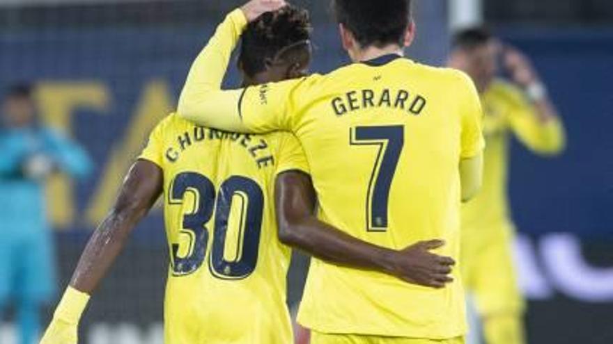 Chukwueze y Gerard, en el partido del Betis.