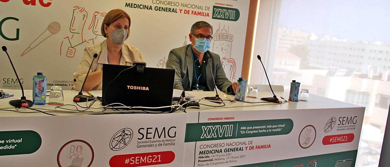 Pilar Rodríguez Ledo y Lorenzo Armenteros, vicepresidenta y portavoz de la SEMG.