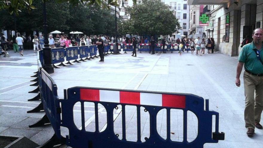 Policía en el Jovellanos