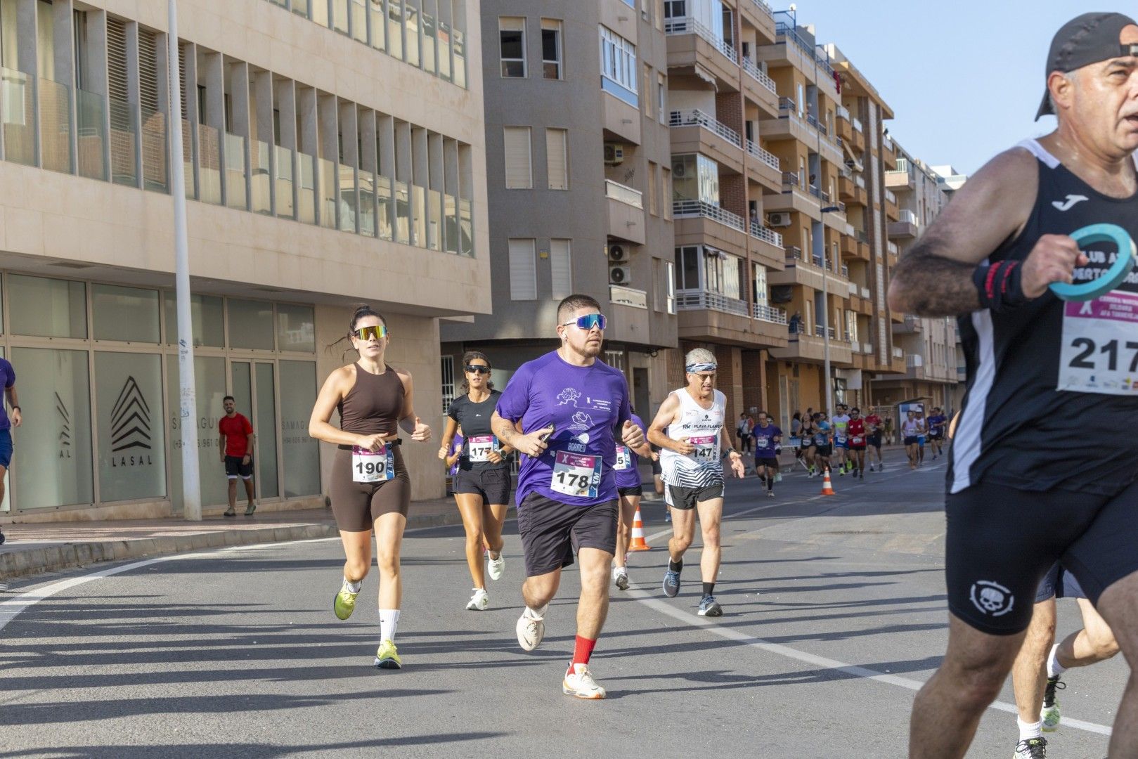 Así fue en imágenes una nueva edición de la carrera solidaria de AFA Torrevieja