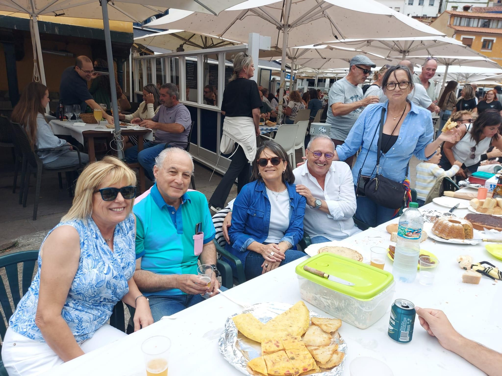 En imágenes: En imágenes: Más de 1.200 personas participan en la tercera comida en la calle de Cudillero