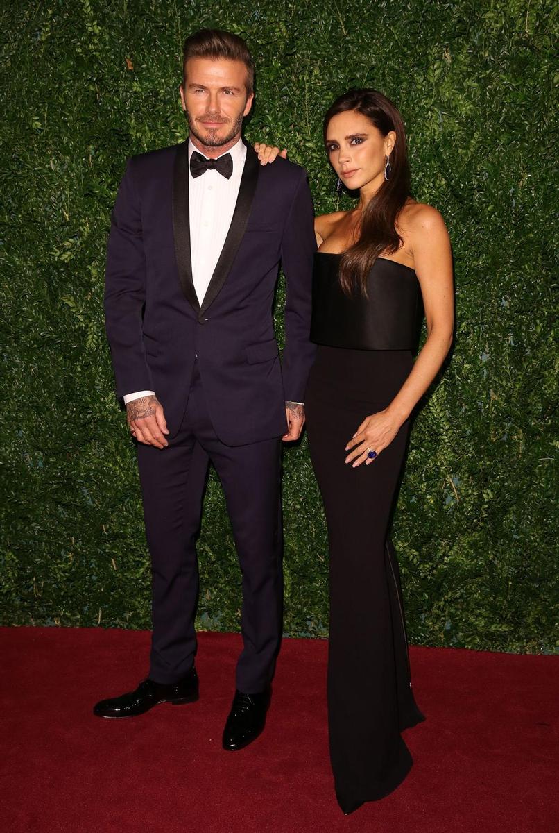 David y Victoria Beckham: igual vestidos en la red carpet