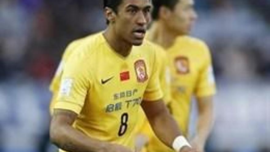 El Guangzhou no discutirá nada sobre Paulinho hasta final de temporada