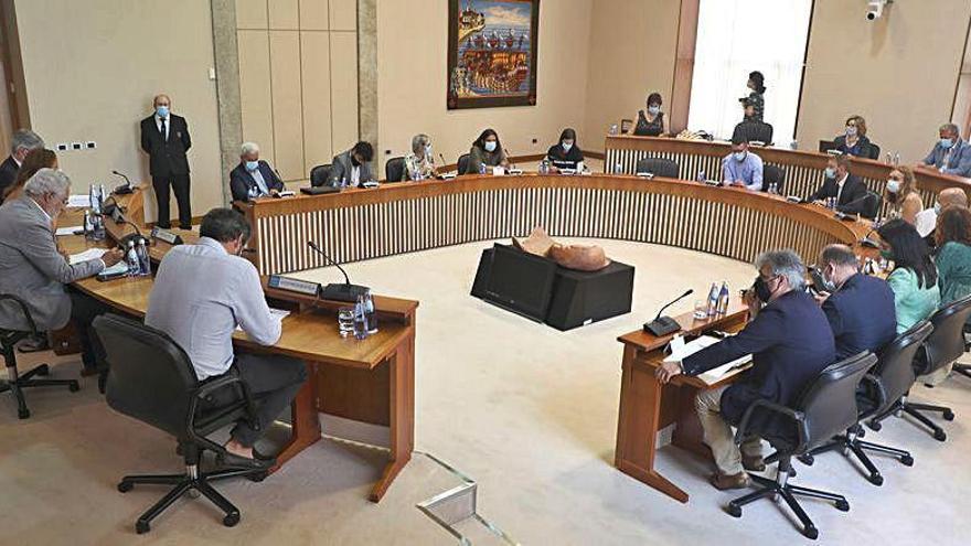 Reunión de la Diputación Permanente en el Parlamento.