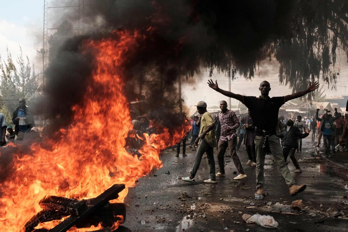 Protesta masiva convocada por el líder de la oposición Raila Odinga, afirma que le robaron las últimas elecciones presidenciales de Kenia y culpa al gobierno por el aumento del costo de vida en Nairobi.