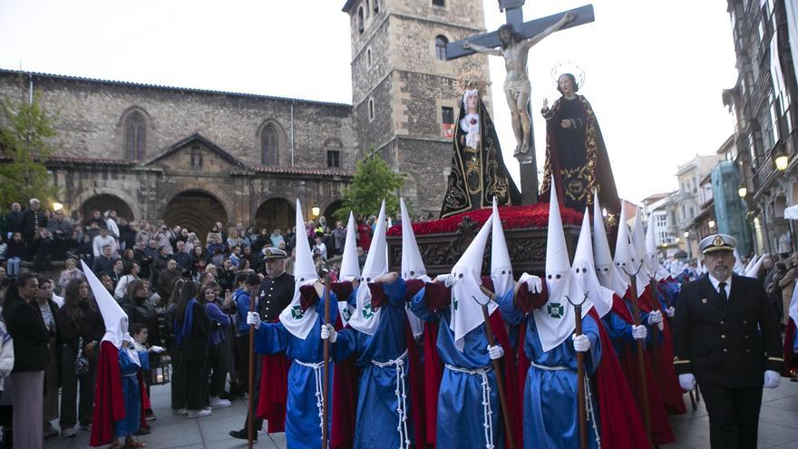 Paso de los Sanjuaninos frente a la parroquia de San Nicolás de Bari.