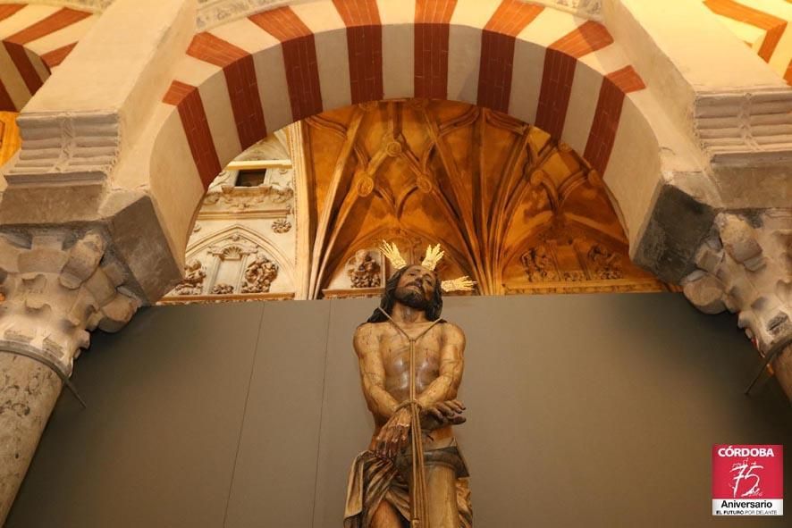 FOTOGALERÍA / La Vera Cruz muestra en la Mezquita Catedral su patrimonio