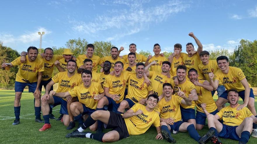 «L’equip del gairebé» celebra un ascens històric a Primera Catalana