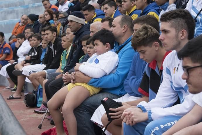 27.01.18 Visita del visepresidente del Cabildo Ángel Víctor Torres a las escuelas de lucha canaria.López Socas.Fotos Tony Hernández