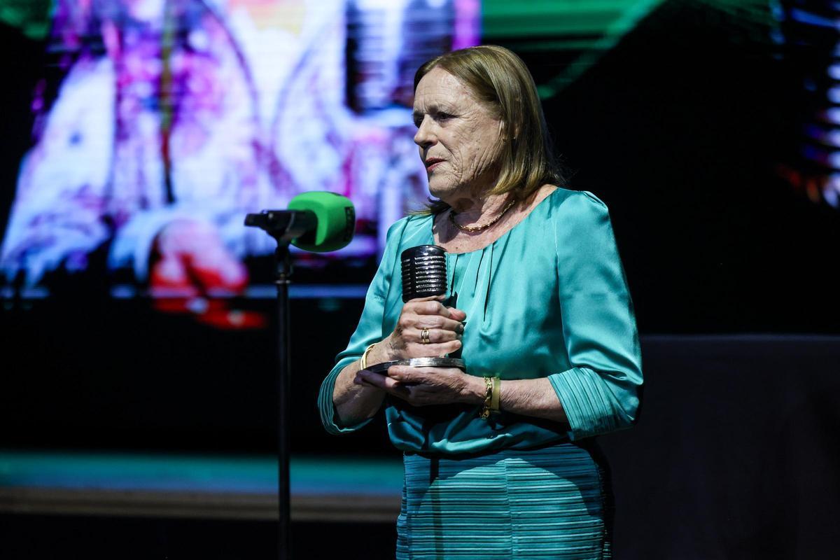 Nieves Tur Muley, galardonada en los Premios Onda Cero en el Teatro Pereyra.