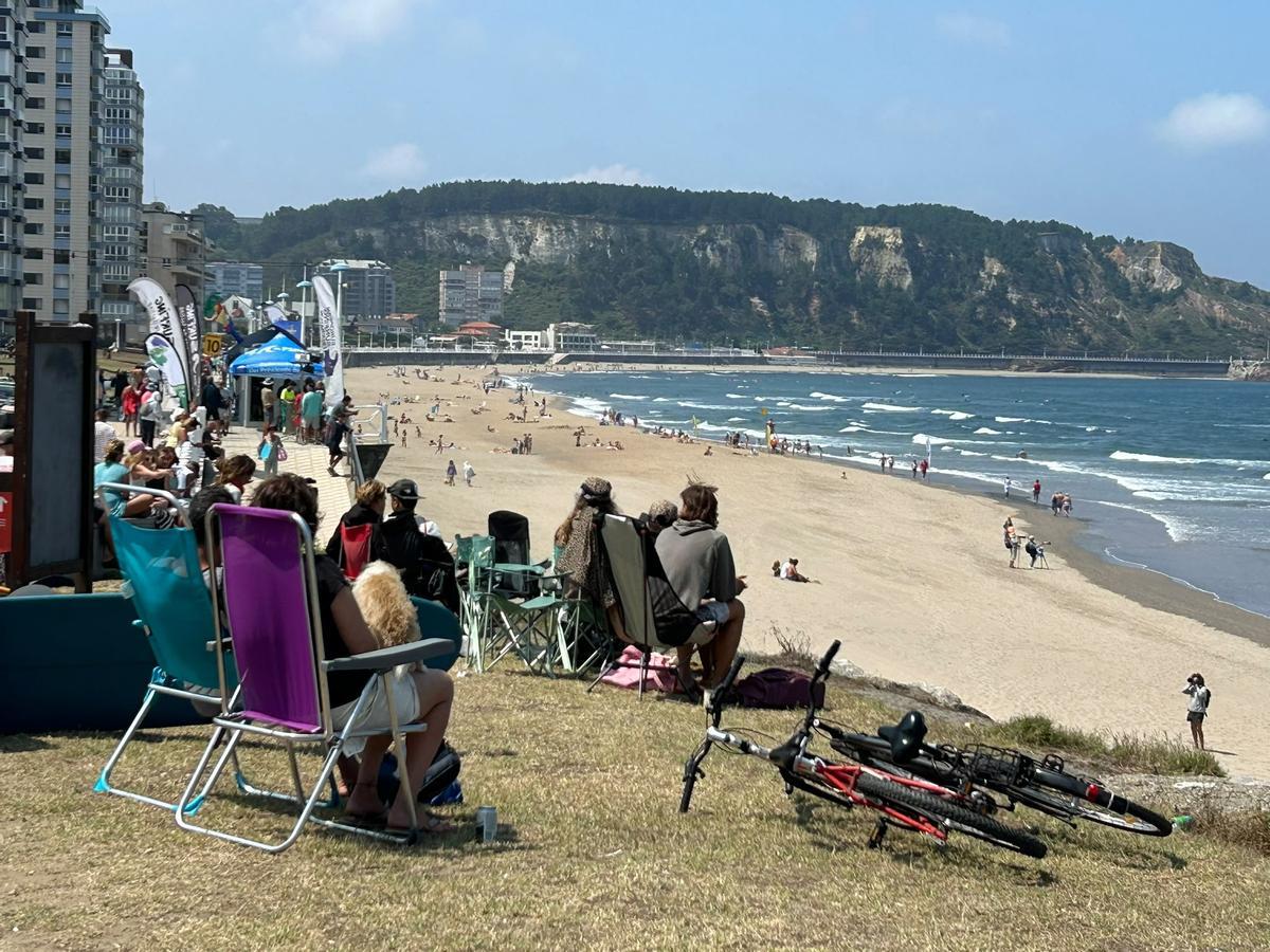 EN IMÁGENES: Más que competición en Salinas de la mano del Longboard Festival